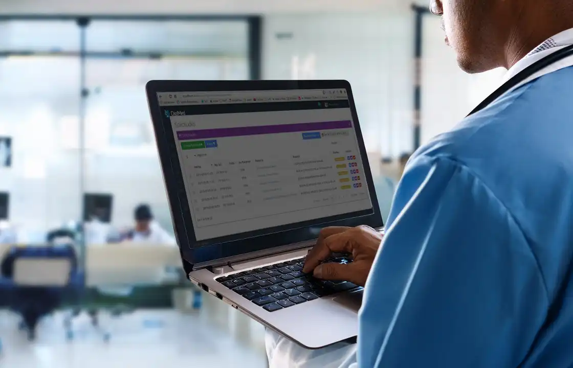 Tablero clínico de Patologia360 con indicadores de solicitudes y procesos